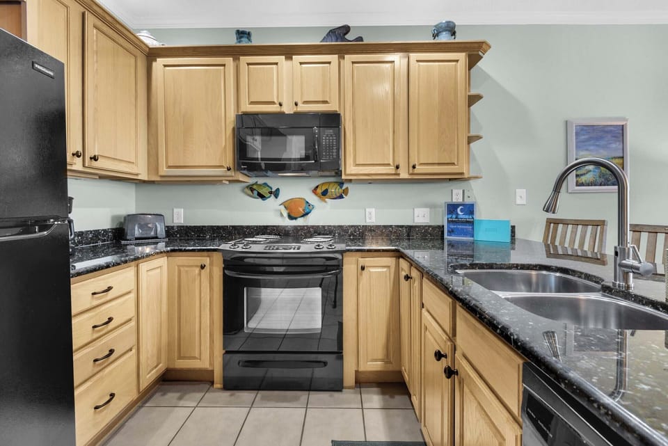 Well-equipped kitchen for all your family chef's needs