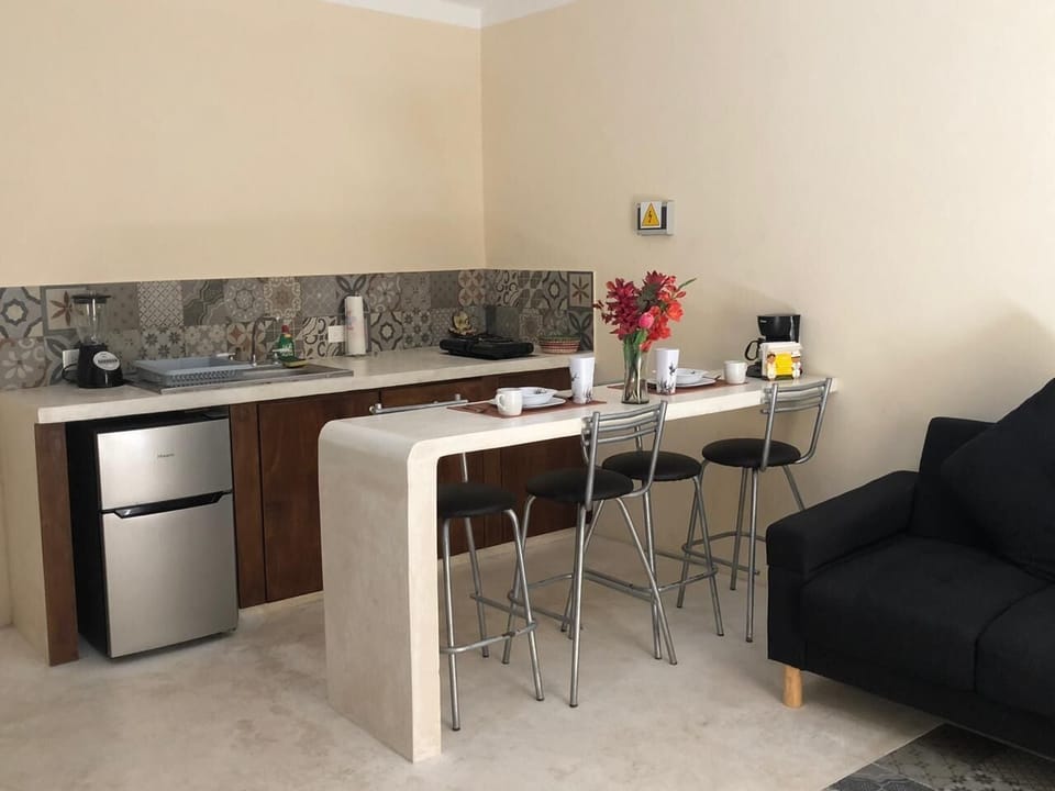 Family Triple Room | Private kitchen | Shared fridge, paper towels