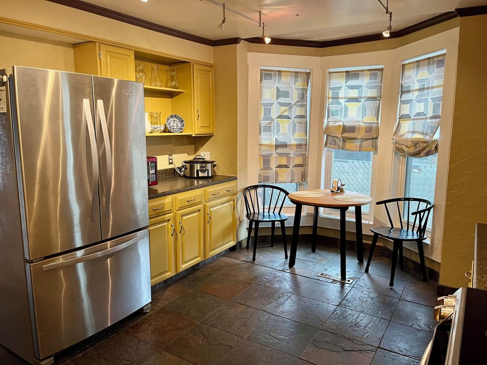 Kitchen dining area