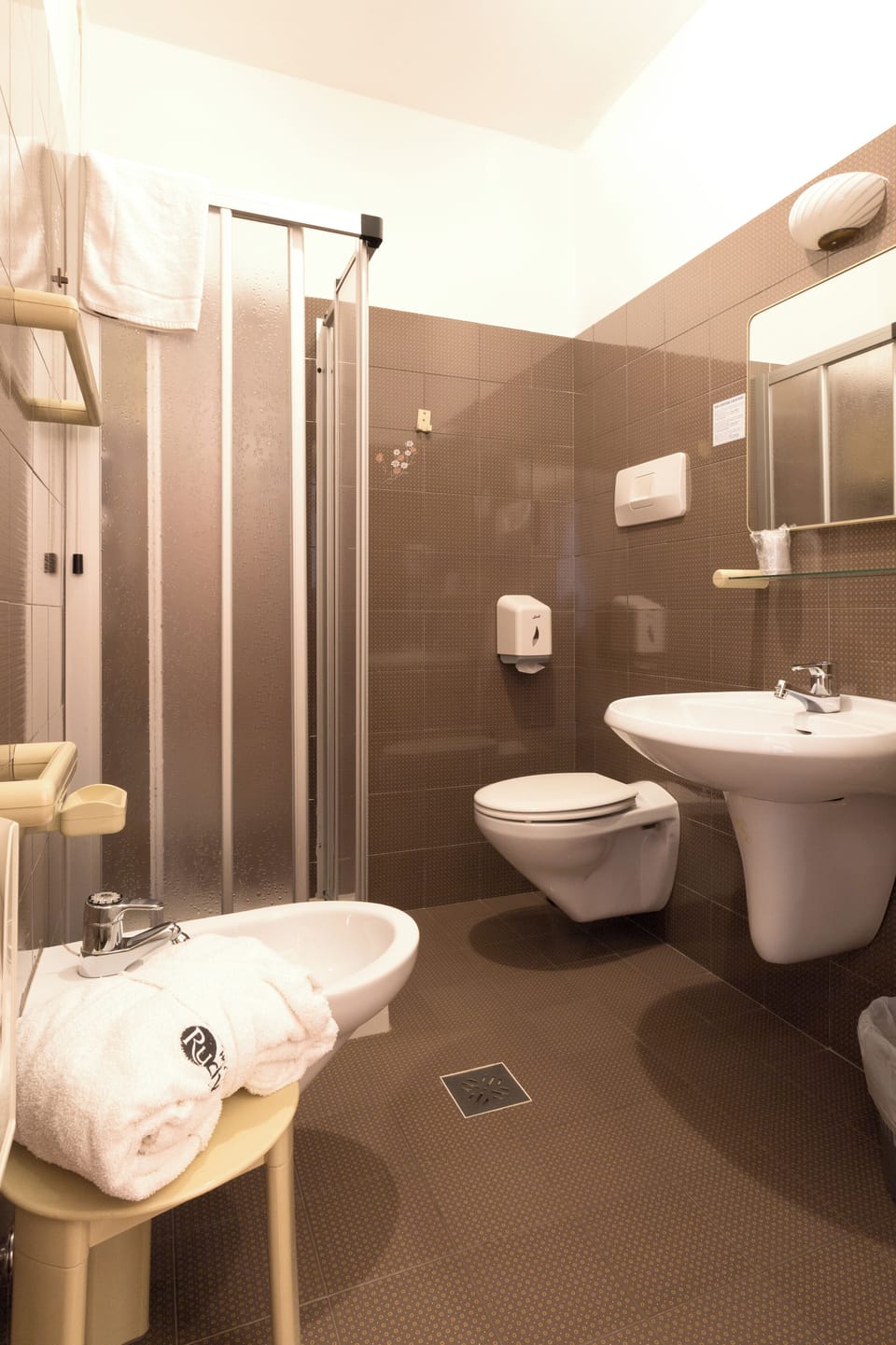 Single Room | Bathroom | Shower, hair dryer, towels, soap