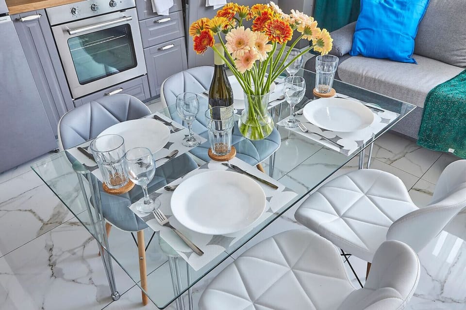 Living room with dining table and sofa bed - book now with Rentujemy.com