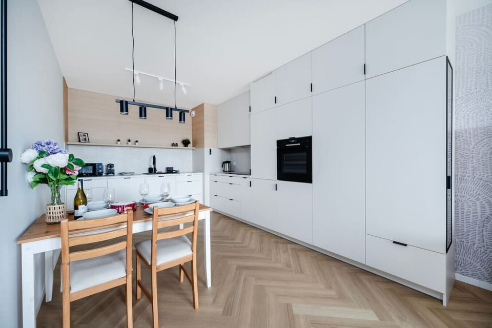Spacious Kitchen – Fully Equipped for Home-Cooked Meals | Book Now with RENTUJEMY.COM