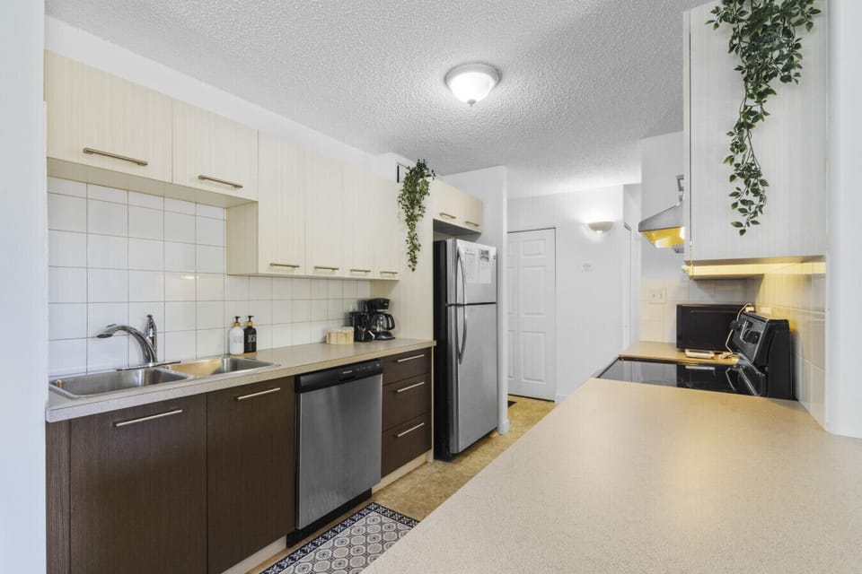Full kitchen