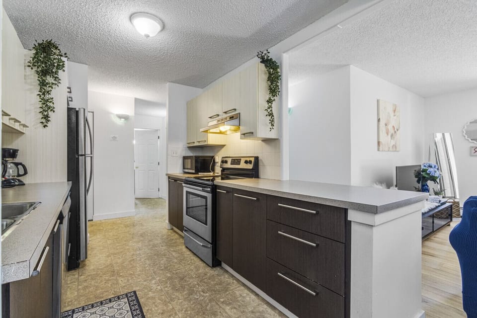 Full kitchen