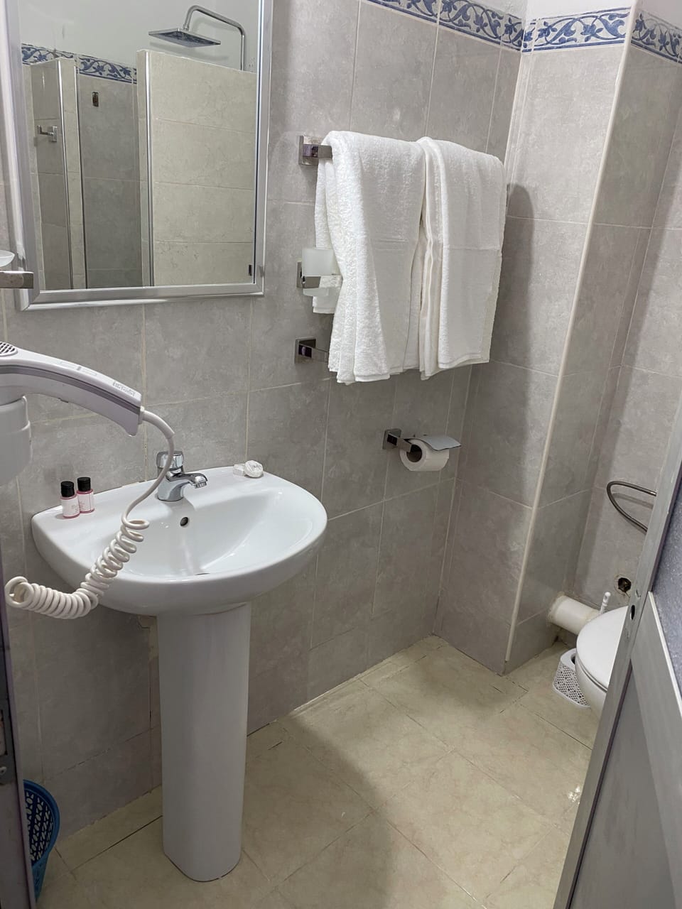 Classic Twin Room | Bathroom | Hair dryer, bidet, towels, soap