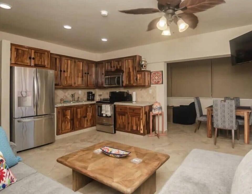 Deluxe Condo, Courtyard View | Private kitchen