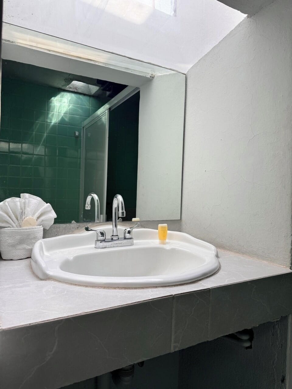 Standard Double Room | Bathroom | Towels, soap, shampoo, toilet paper