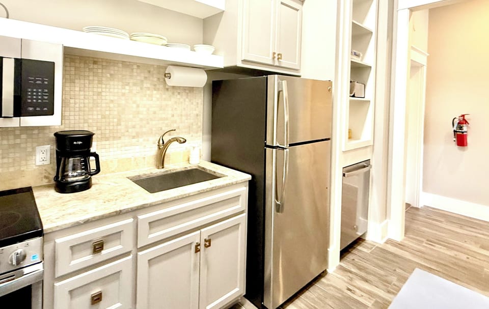 Full kitchen for cooking meals when not eating at Biloxi hotspots 