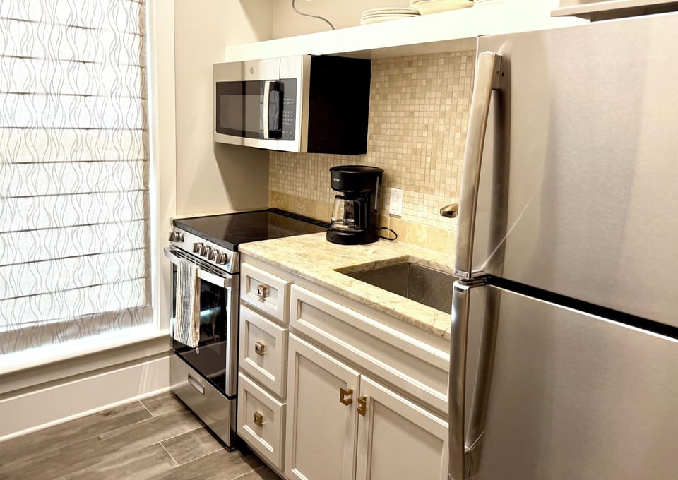 Full kitchen for cooking meals when not eating at Biloxi hotspots 