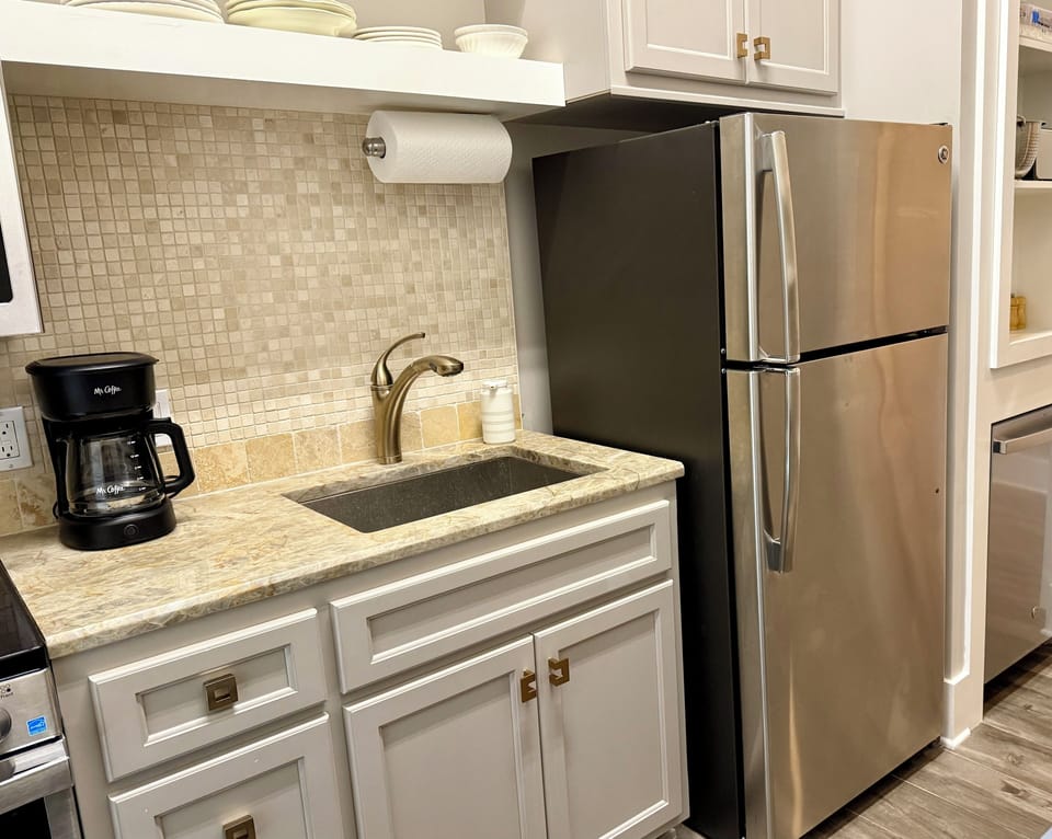 Full kitchen for cooking meals when not eating at Biloxi hotspots 