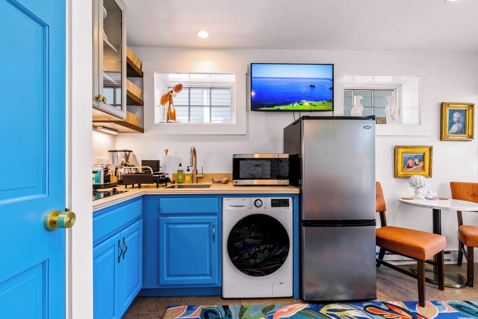 Cook up something simple – A kitchenette with all the light meal essentials.