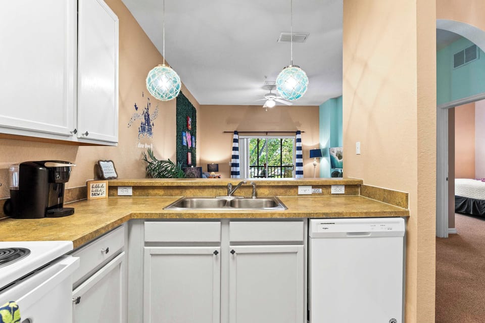 Condo, Multiple Beds, Balcony, Garden View (Mickey’s Postcard at Bahama Bay) | Private kitchen | Fridge, microwave, oven, stovetop