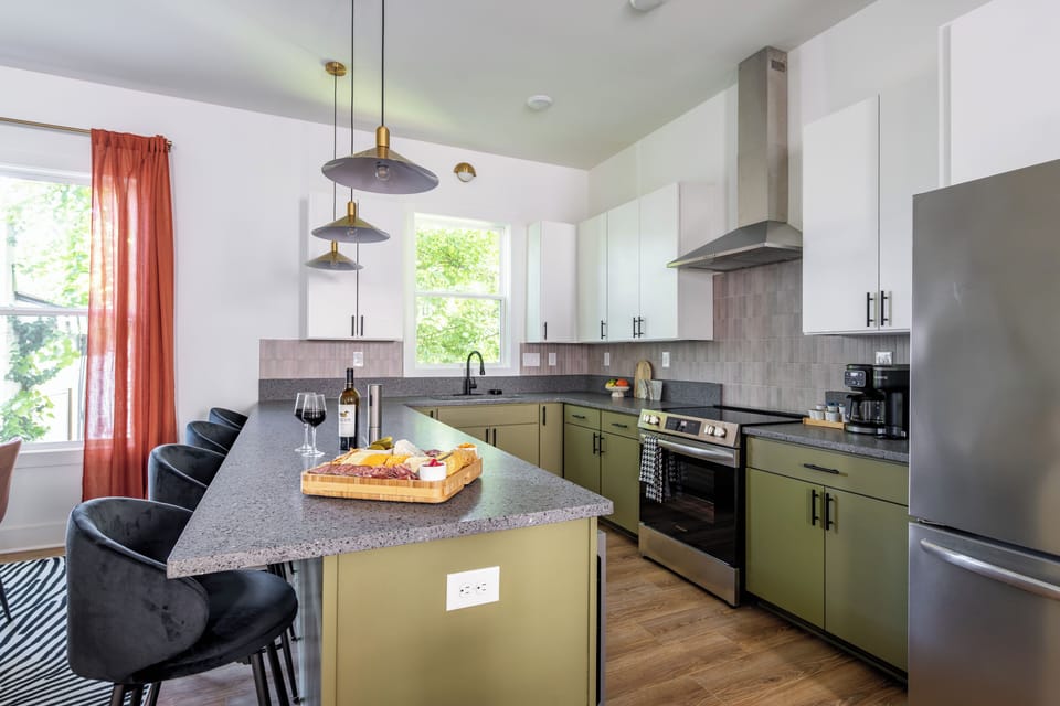 Fully stocked kitchen: dinner/drinkware, cookware, coffee maker, airfryer & more