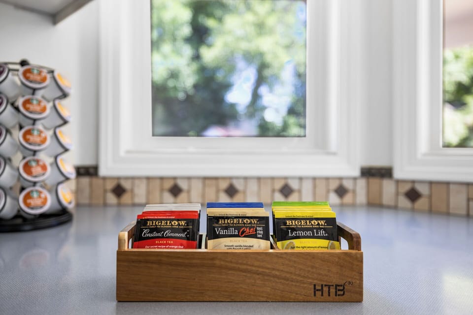 In addition to coffee, guests can enjoy a variety of complimentary tea bags