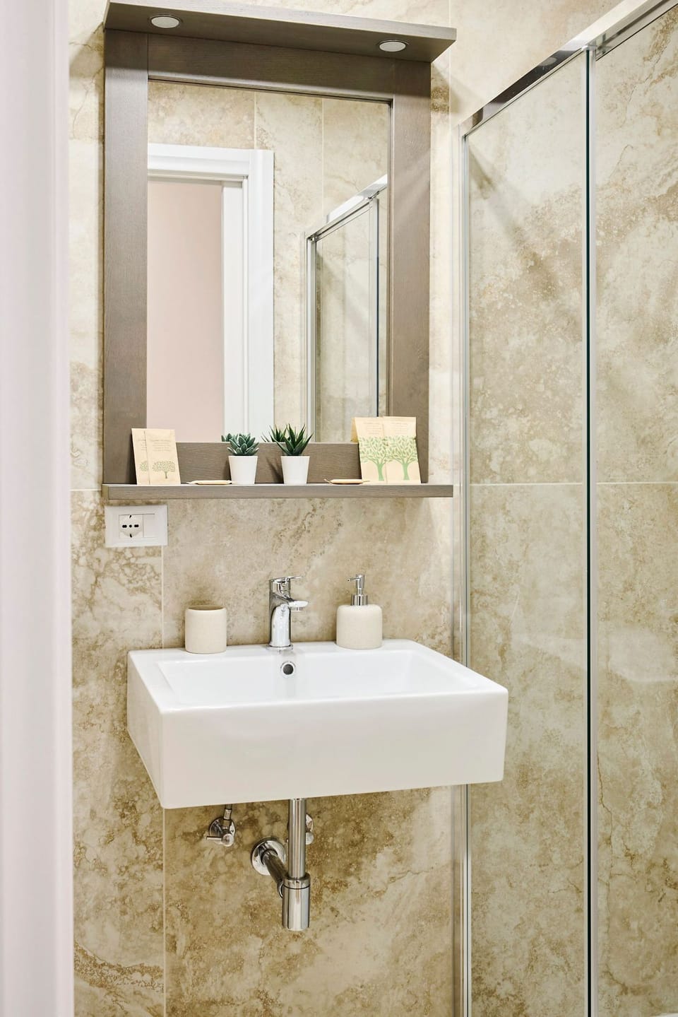 Basic Double Room Single Use, 1 Double Bed | Bathroom | Shower, hair dryer, bidet, towels