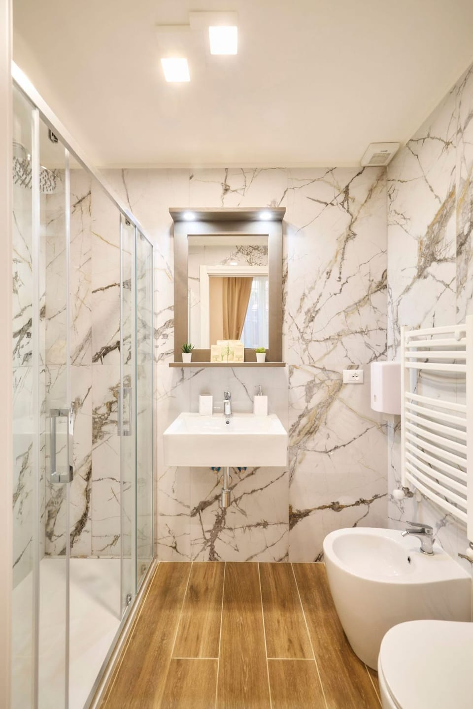 Superior Double Room | Bathroom | Shower, hair dryer, bidet, towels