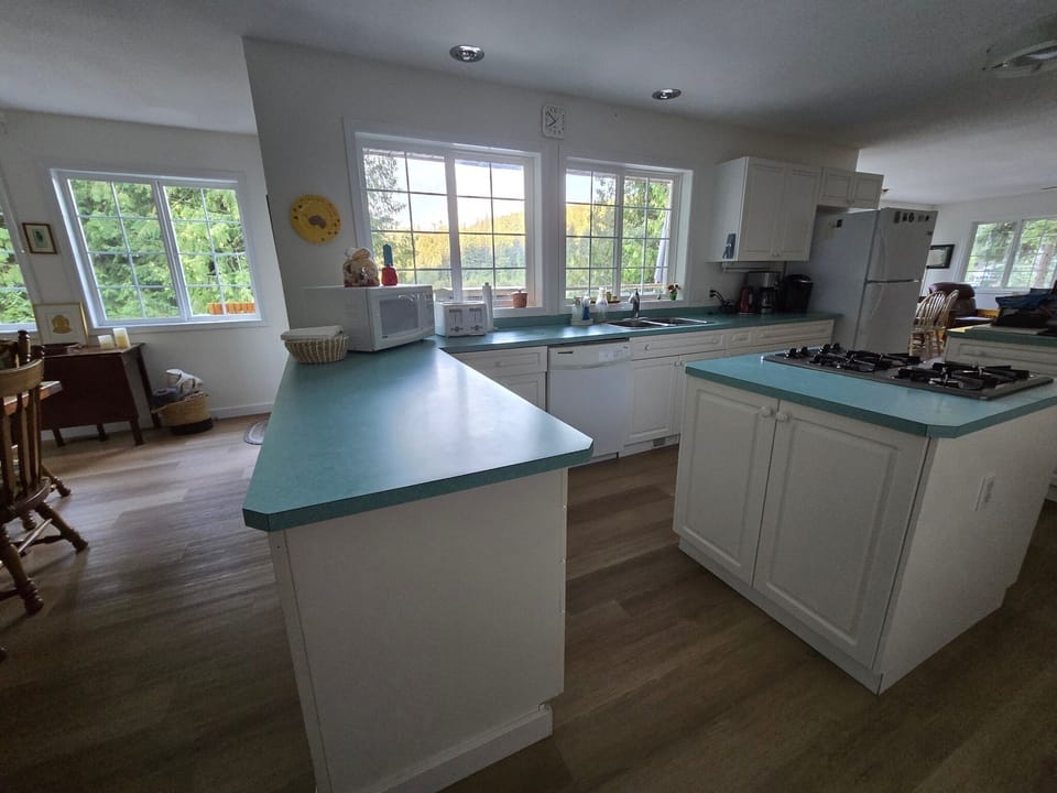 Fully equipped kitchen and a view!