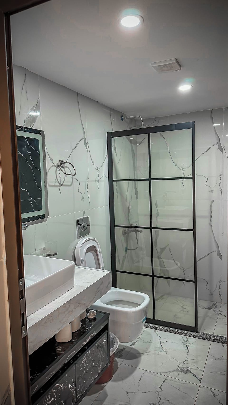 Deluxe Double Room, Balcony, Desert View | Bathroom | Hair dryer, slippers, bidet, towels