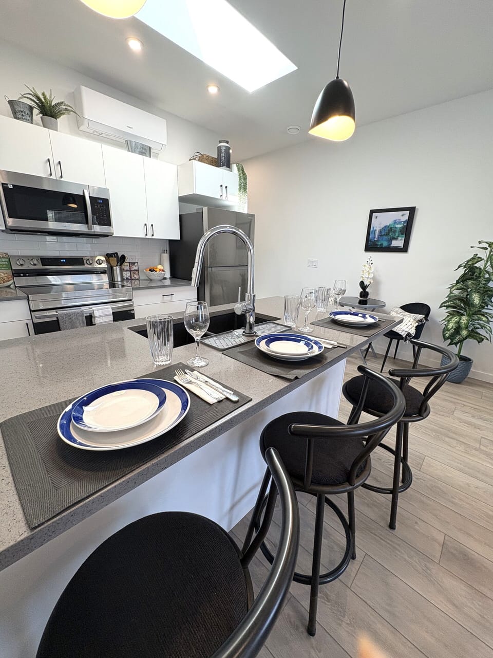 A casual three-seat eating bar or a more intimate 2-seat bistro setting.
