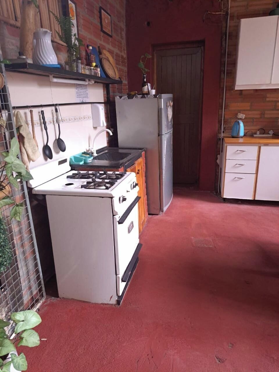 Cookware/dishes/utensils