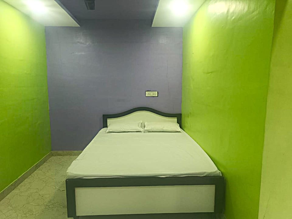 Rollaway beds, free WiFi, bed sheets