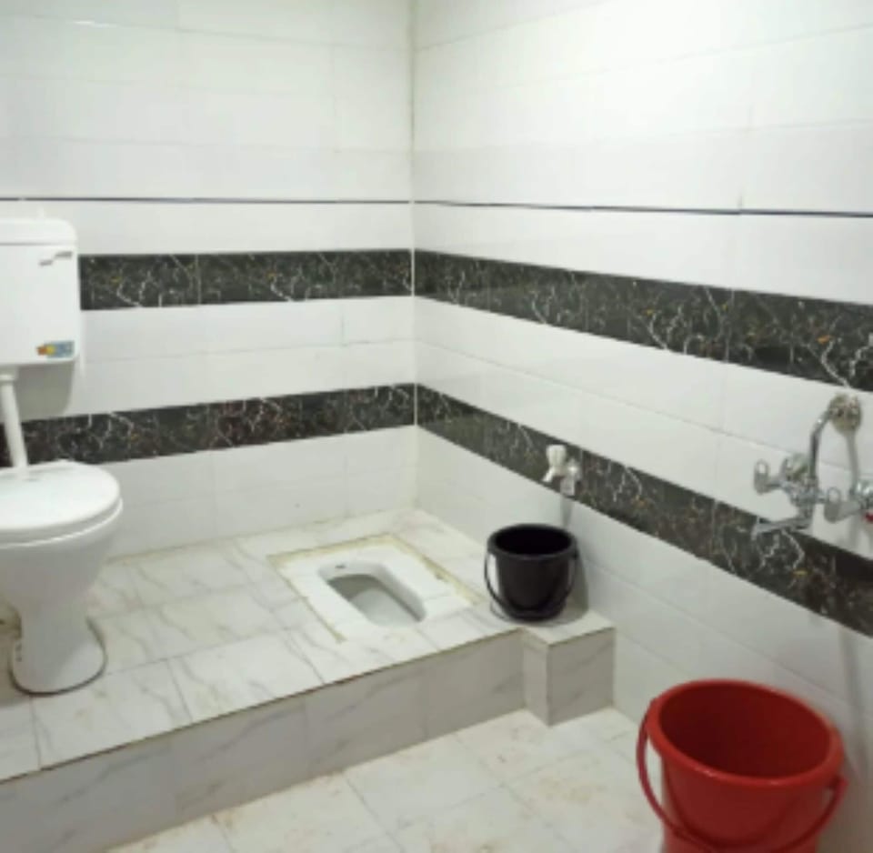 Standard Room | Bathroom | Shower, free toiletries, soap