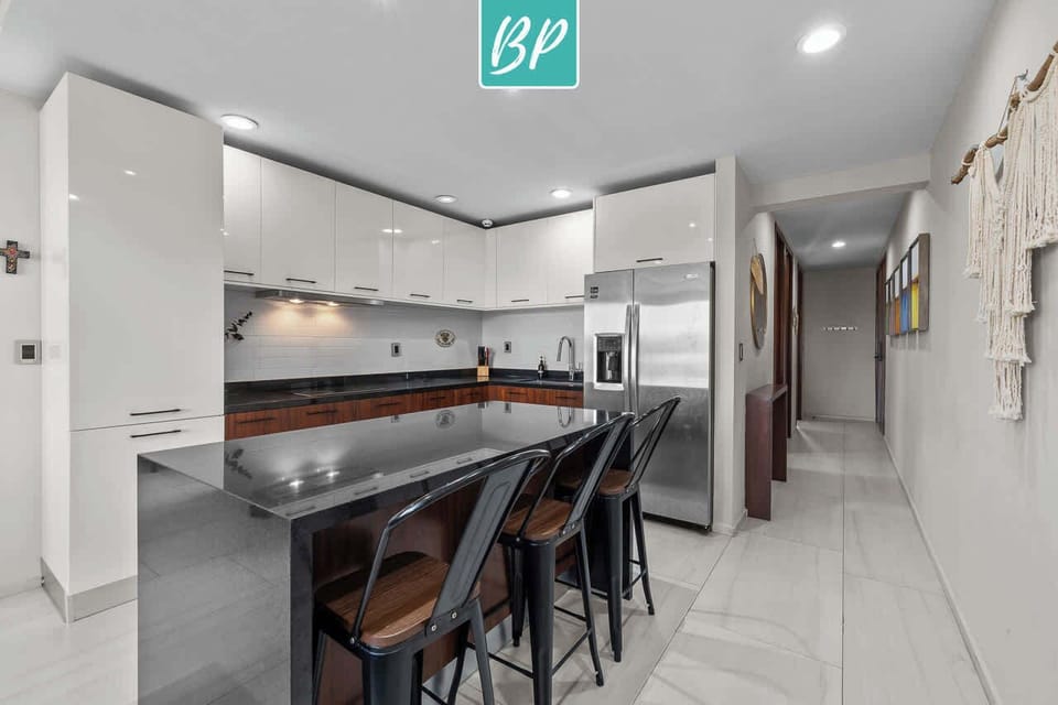 Casual Prep & Bar Area