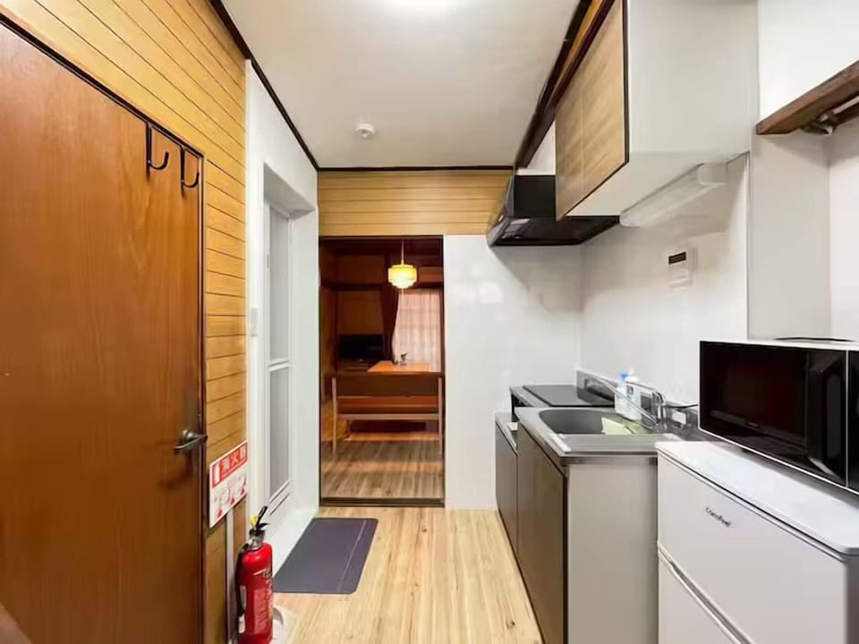 Basic House, City View | Private kitchen