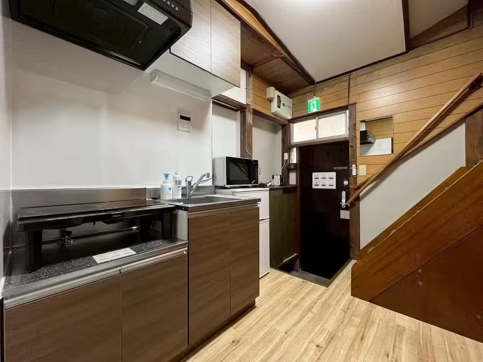 Basic House, City View | Private kitchen