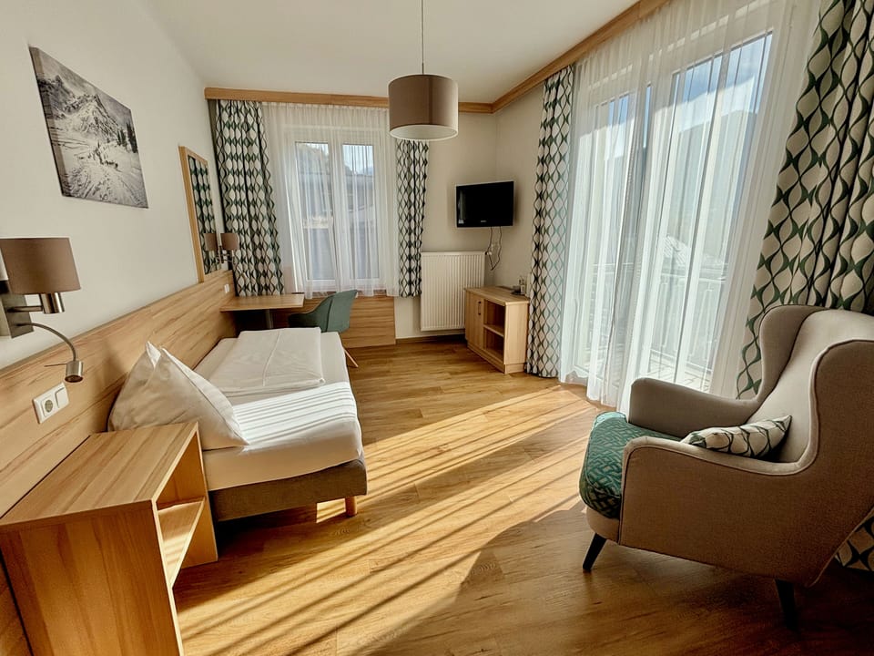Comfort Single Room, Balcony, Mountain View | In-room safe, desk, free WiFi, bed sheets
