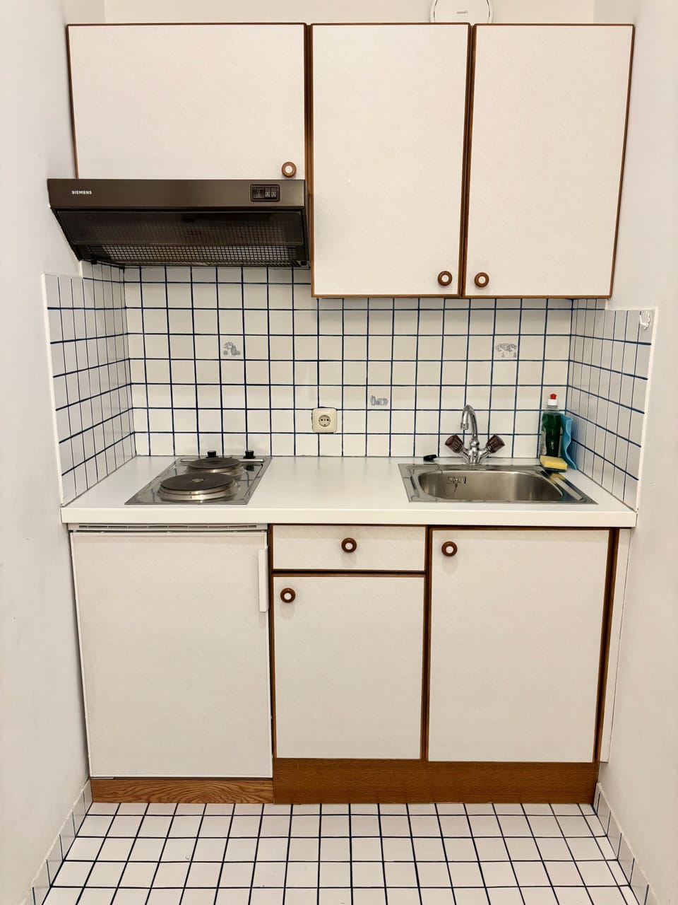 Classic Apartment, Balcony, Mountain View | Private kitchen | Highchair