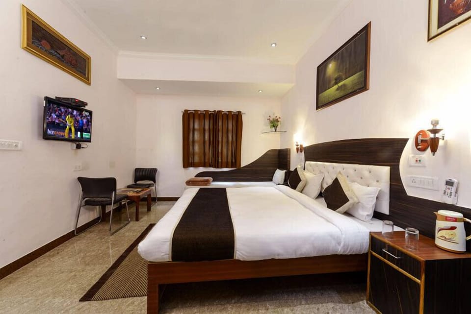 Deluxe Triple Room | Iron/ironing board, free WiFi