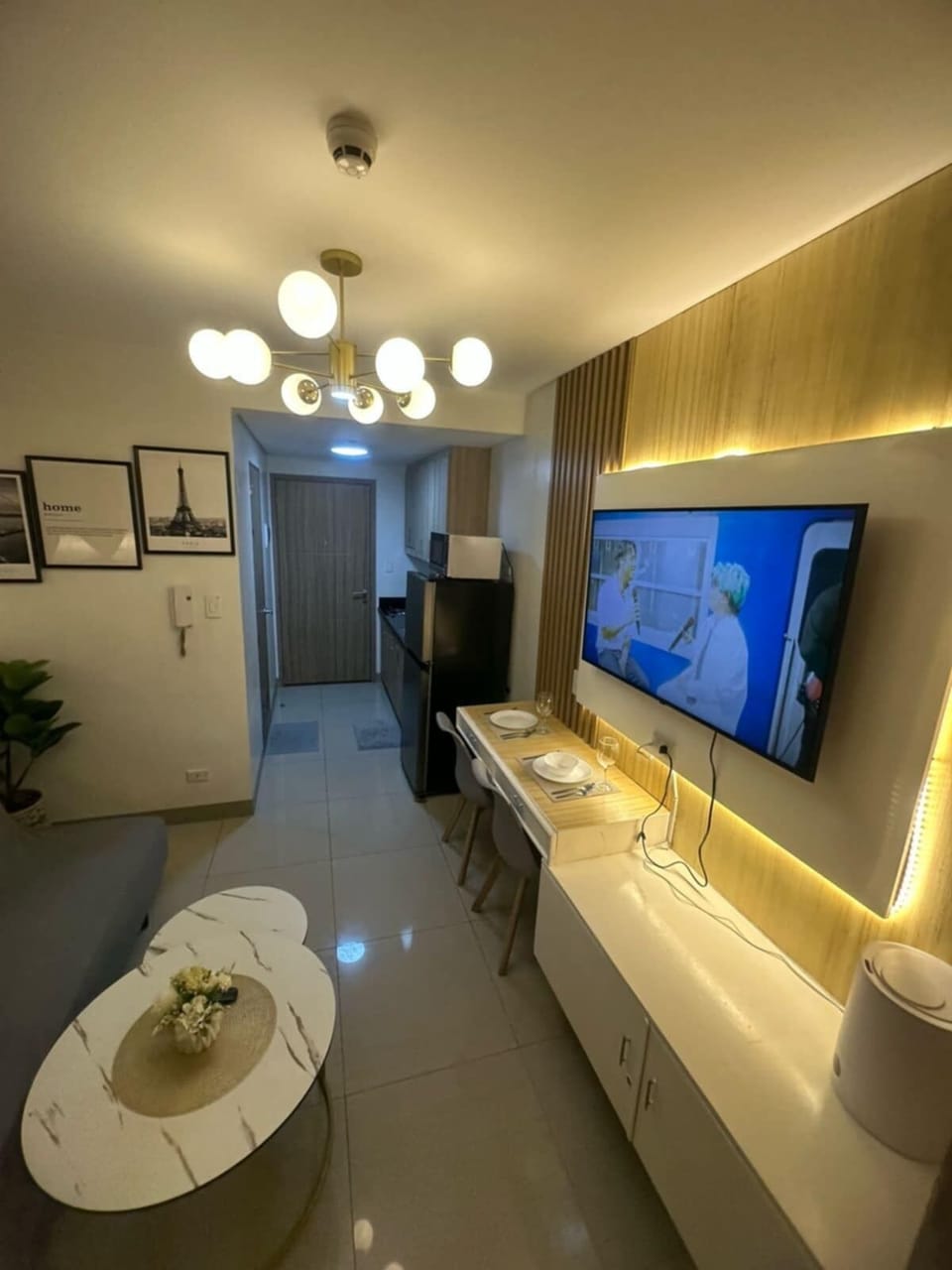 Comfort Apartment, 1 Queen Bed with Sofa bed, Air conditioning | Living area | 55-inch Smart TV with satellite channels