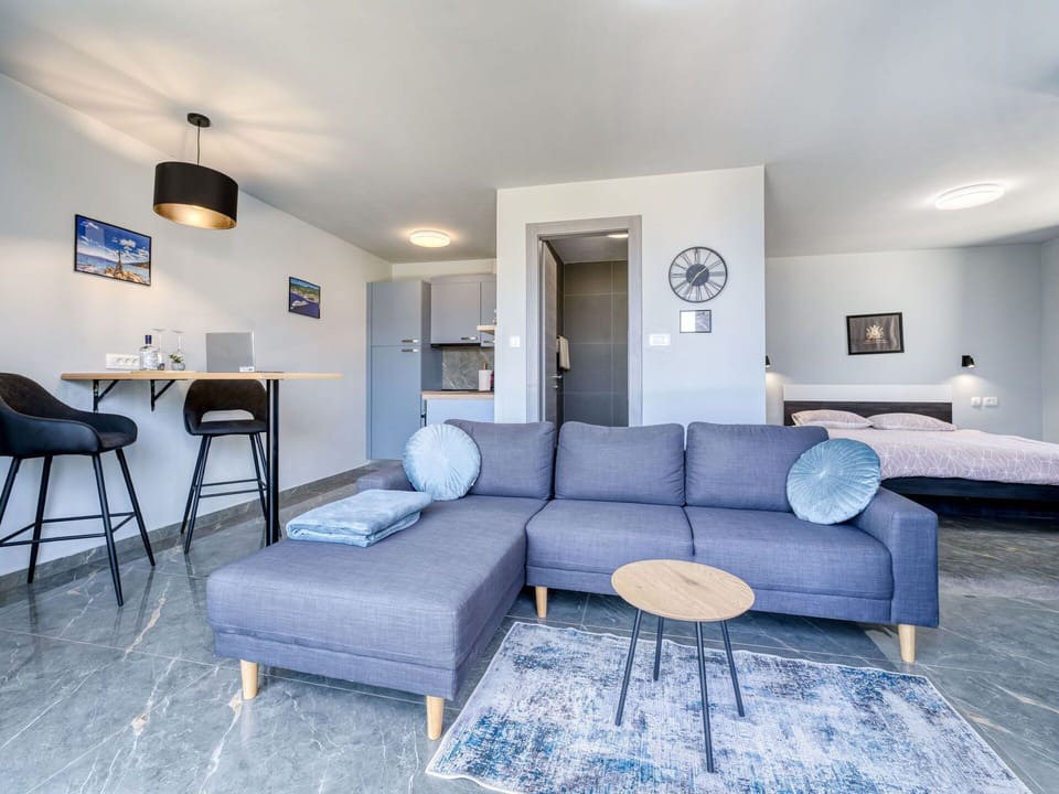 Apartment, Furniture, Floor, Ceiling, Chair, Living Room, Couch, Lamp, Daylighting