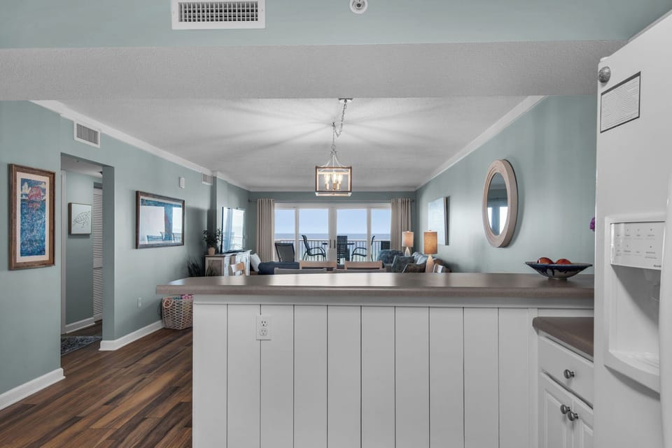 Kitchen/Breakfast Bar
