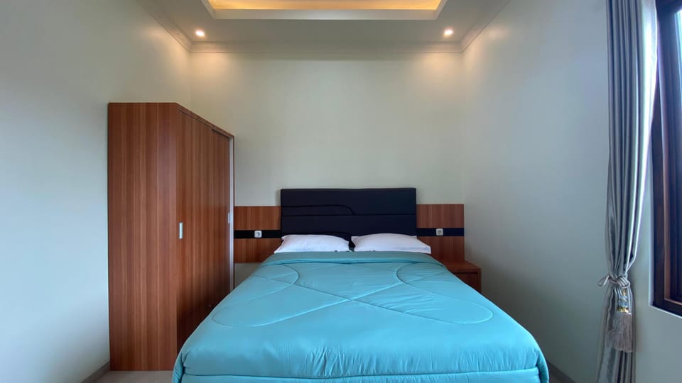 Superior Double or Twin Room | Desk, laptop workspace, iron/ironing board, free WiFi