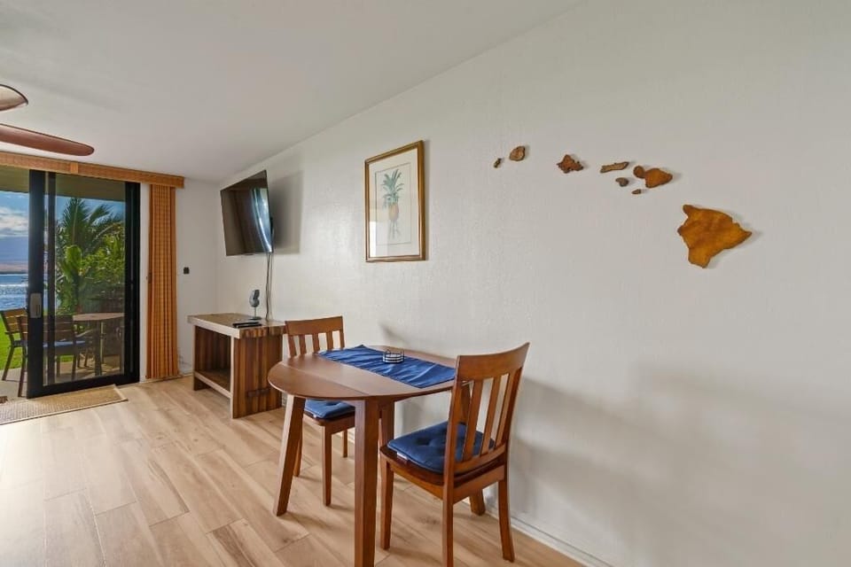 Condo, 1 Bedroom | Dining