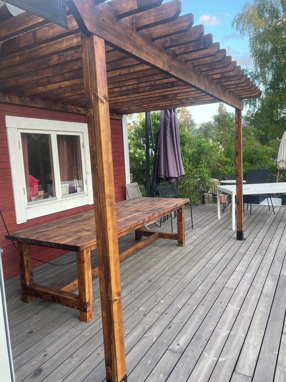 Outdoor dining