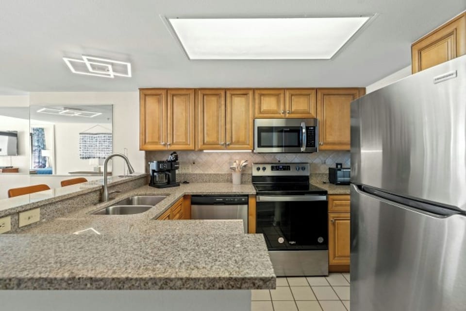 All modern appliances to make meal preparation a breeze.