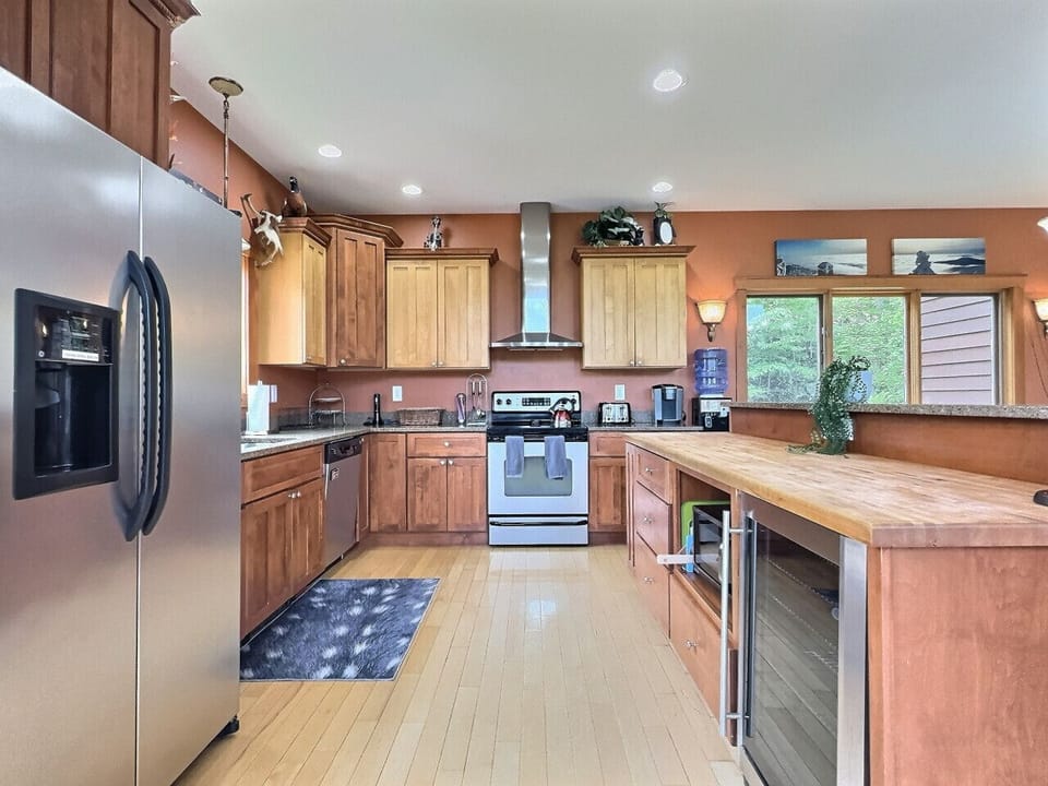 Kitchen breakfast bar with mountain views.