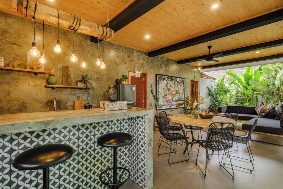 Villa, Balcony, Garden View | Private kitchen | Electric kettle, toaster