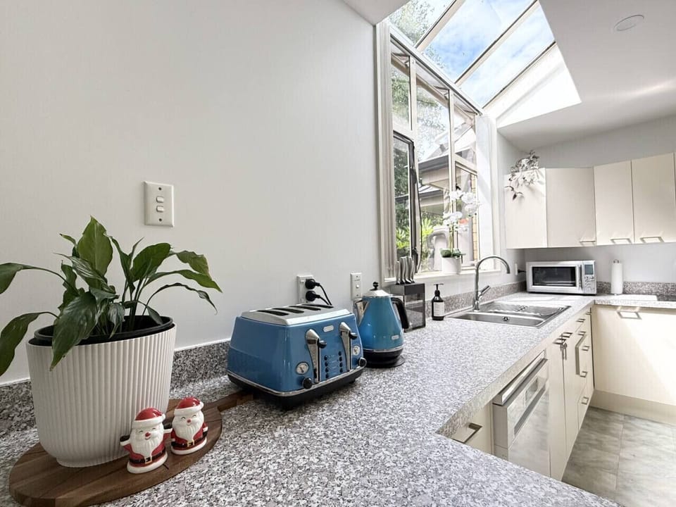 Full equipped spacious kitchen