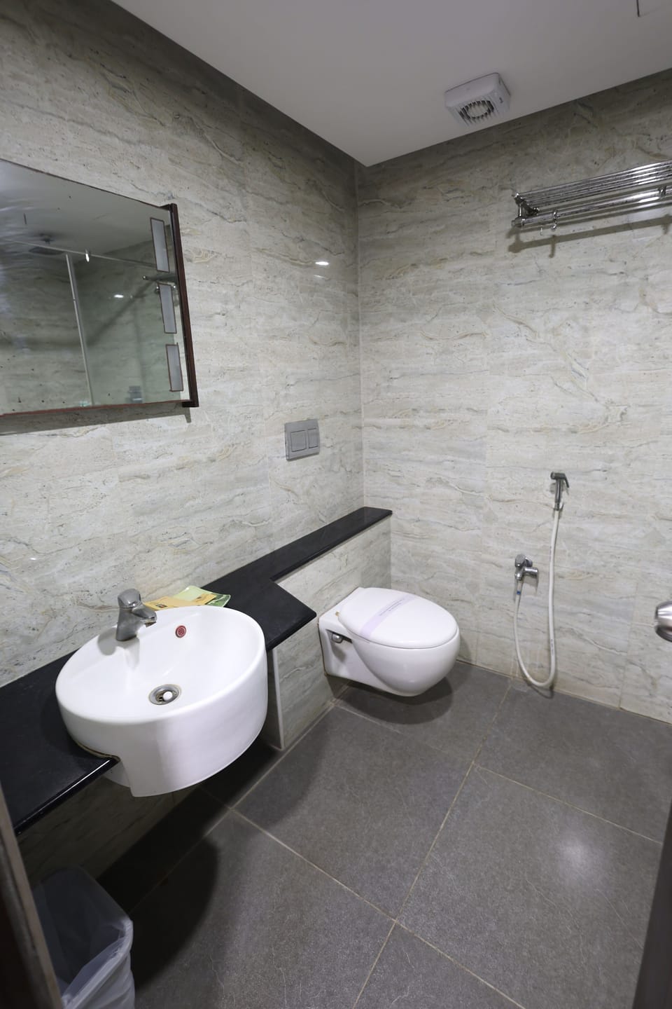 Royal Suite | Bathroom | Free toiletries, towels, soap, shampoo