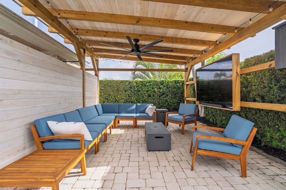 Outdoor Seating area with TV