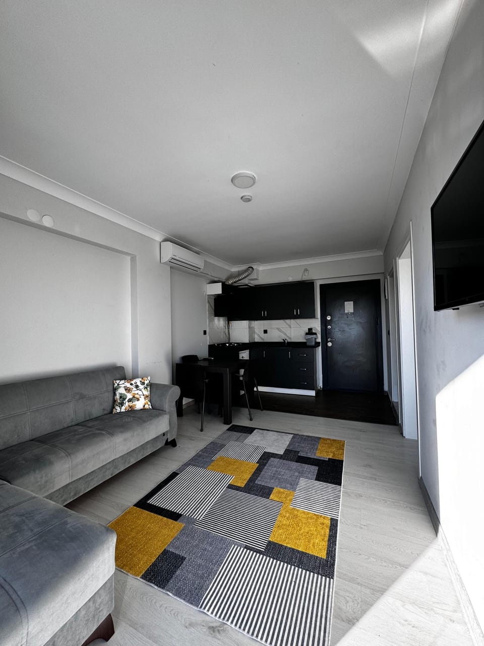 Deluxe Apartment, Balcony, Sea View | Living area | Toys