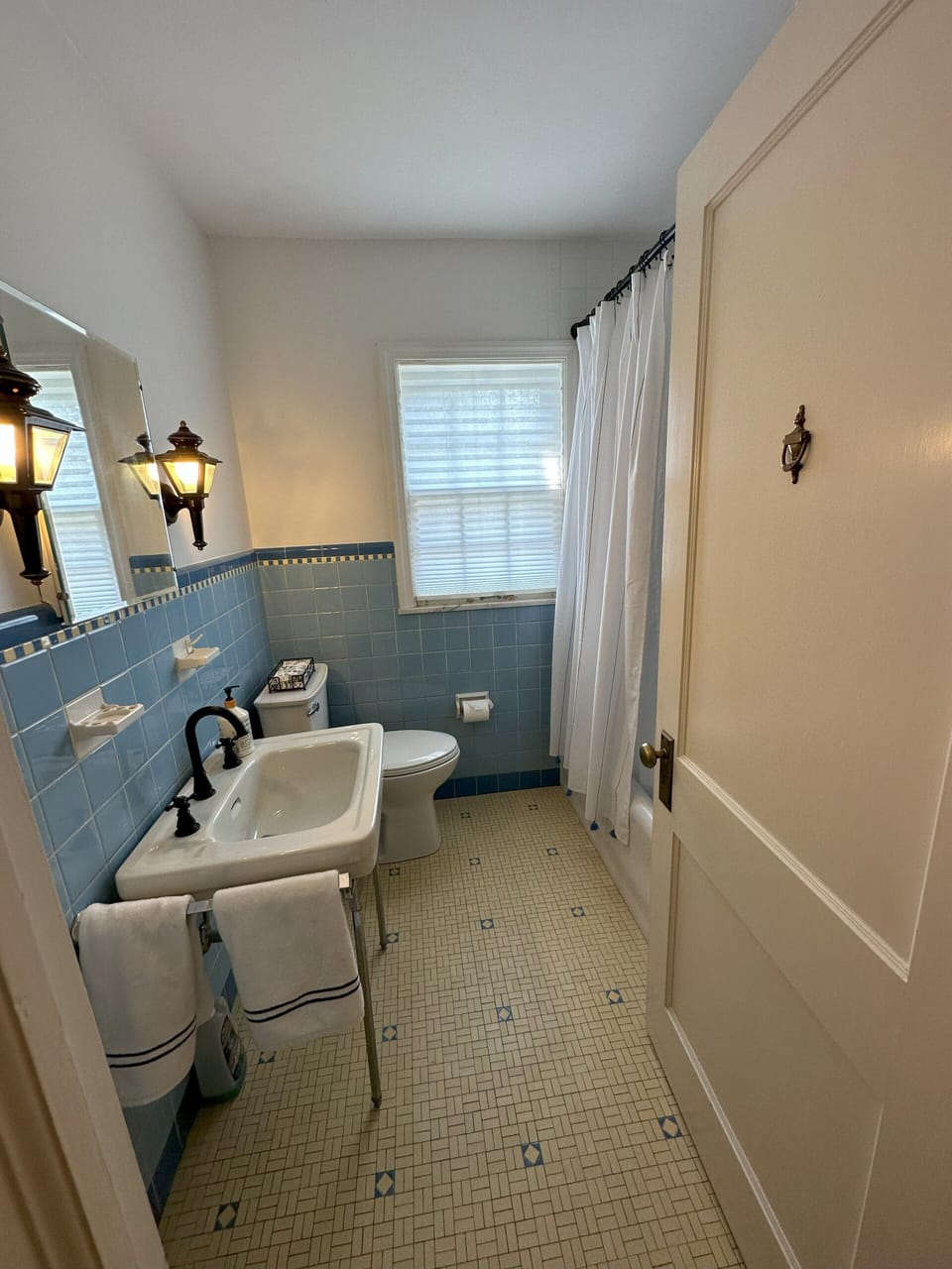 Bathroom - Main Floor