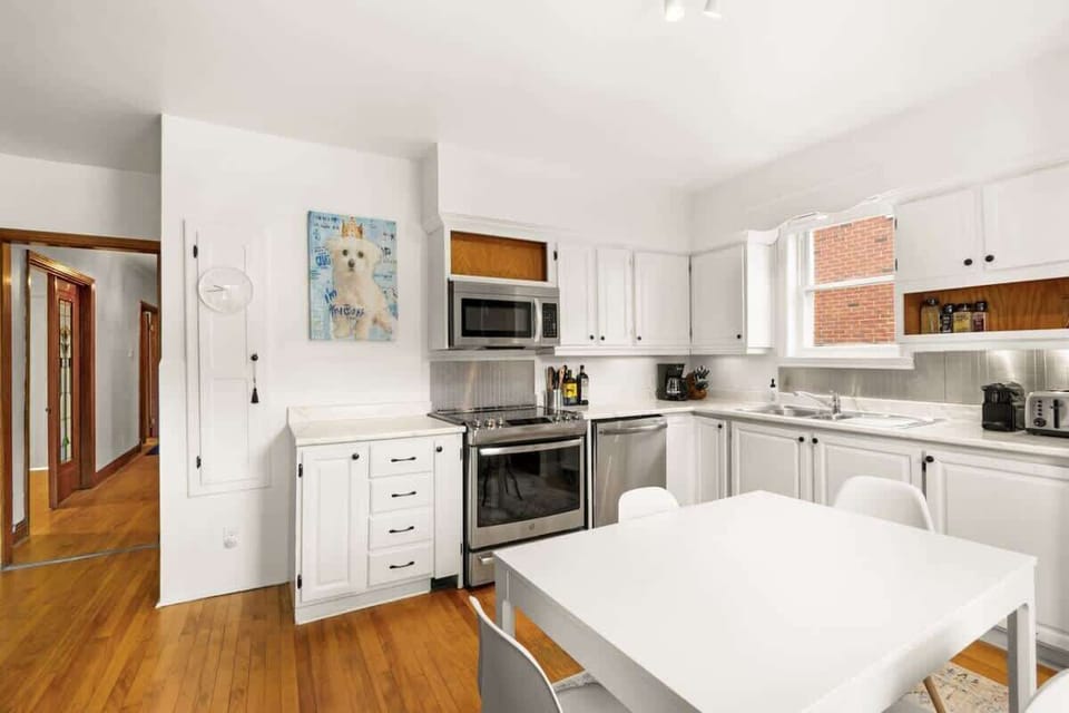 Fully equipped kitchen for home cooking