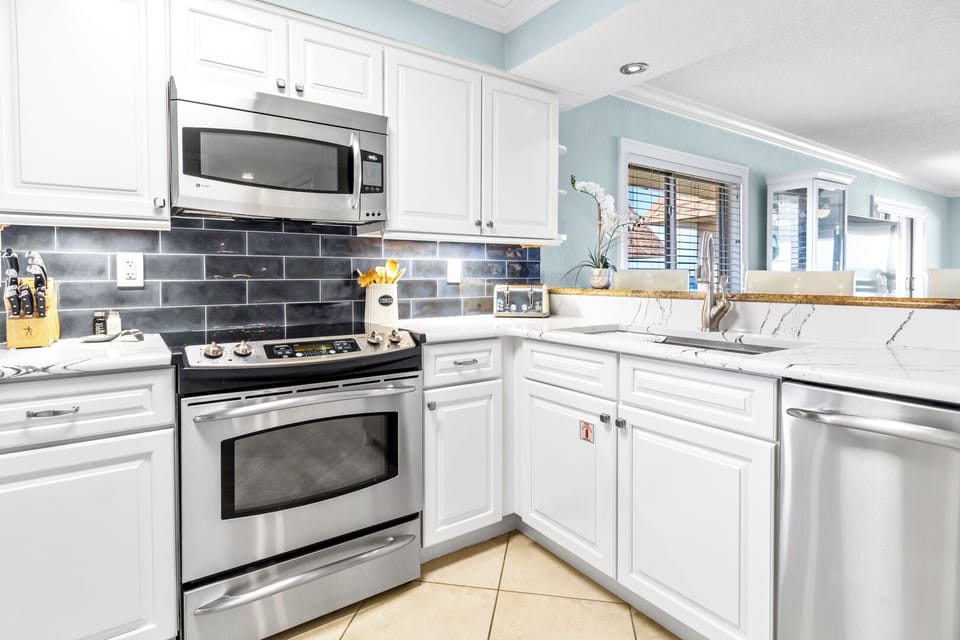 Fully equipped kitchen with everything you need to make your favorite meals!