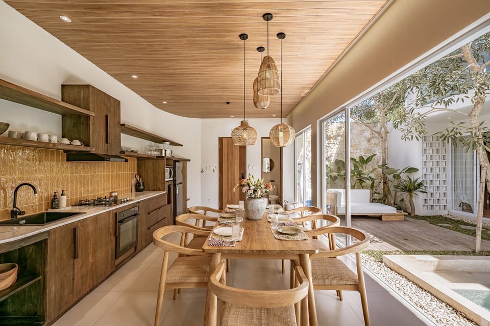 Comfort Villa, 4 Bedrooms, Patio, Pool View | Dining room