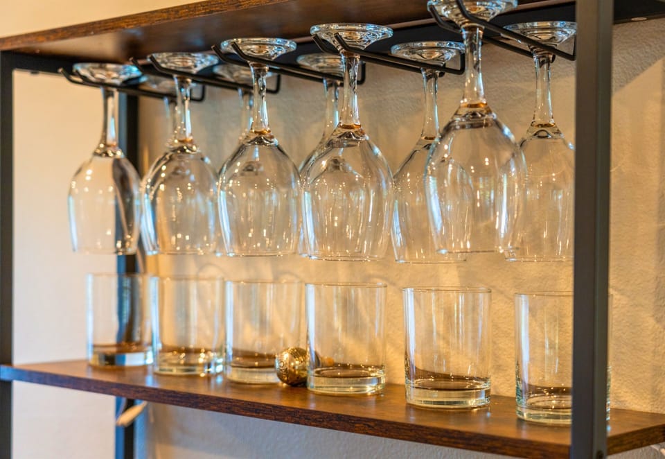 Toast to lake days with a full set of wine and cocktail glasses—cheers to unforgettable nights!